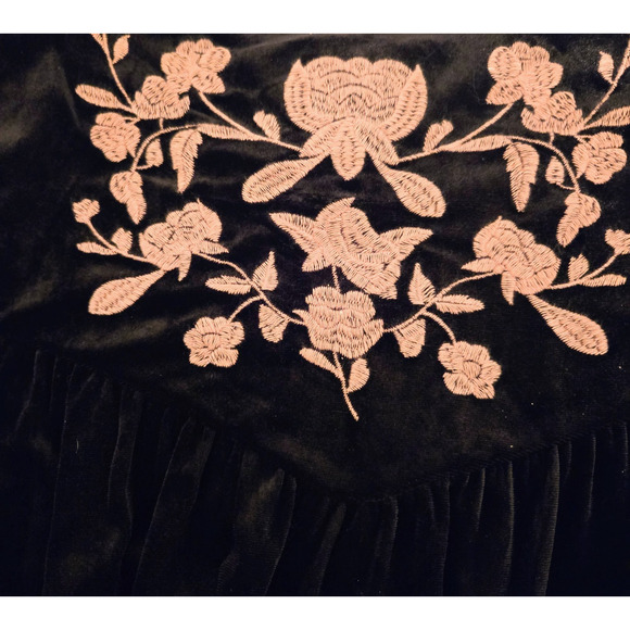 Umgee USA Embroidered Floral Velvet Top Blouse Black M runs large Boho - Picture 9 of 12